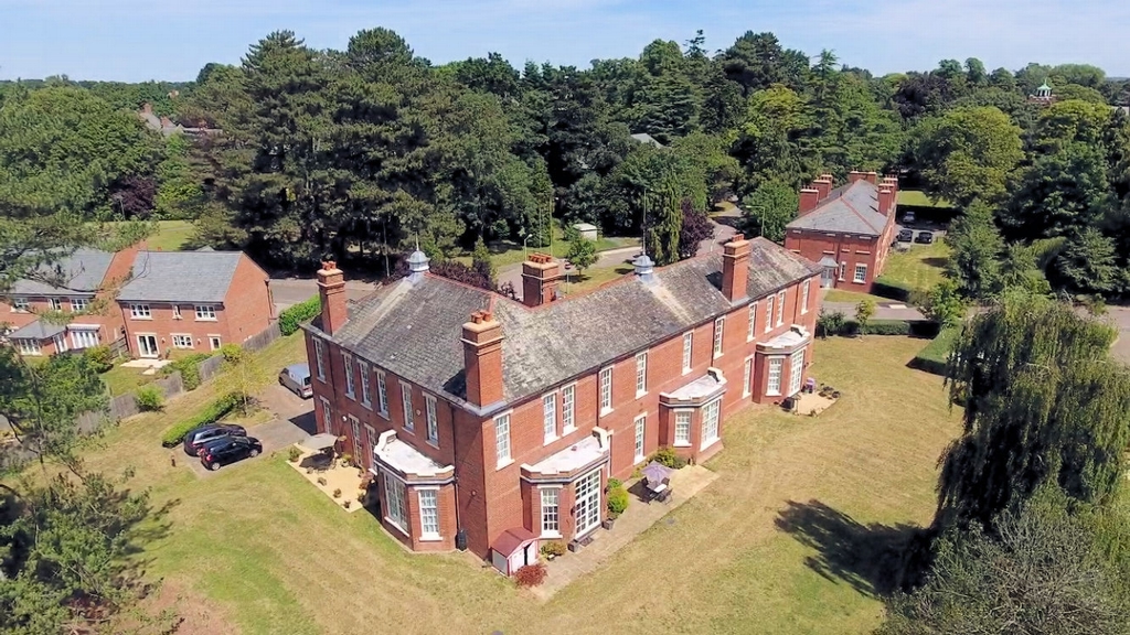 Property For Sale , Napsbury Park, AL2 2 Bedroom Apartment through