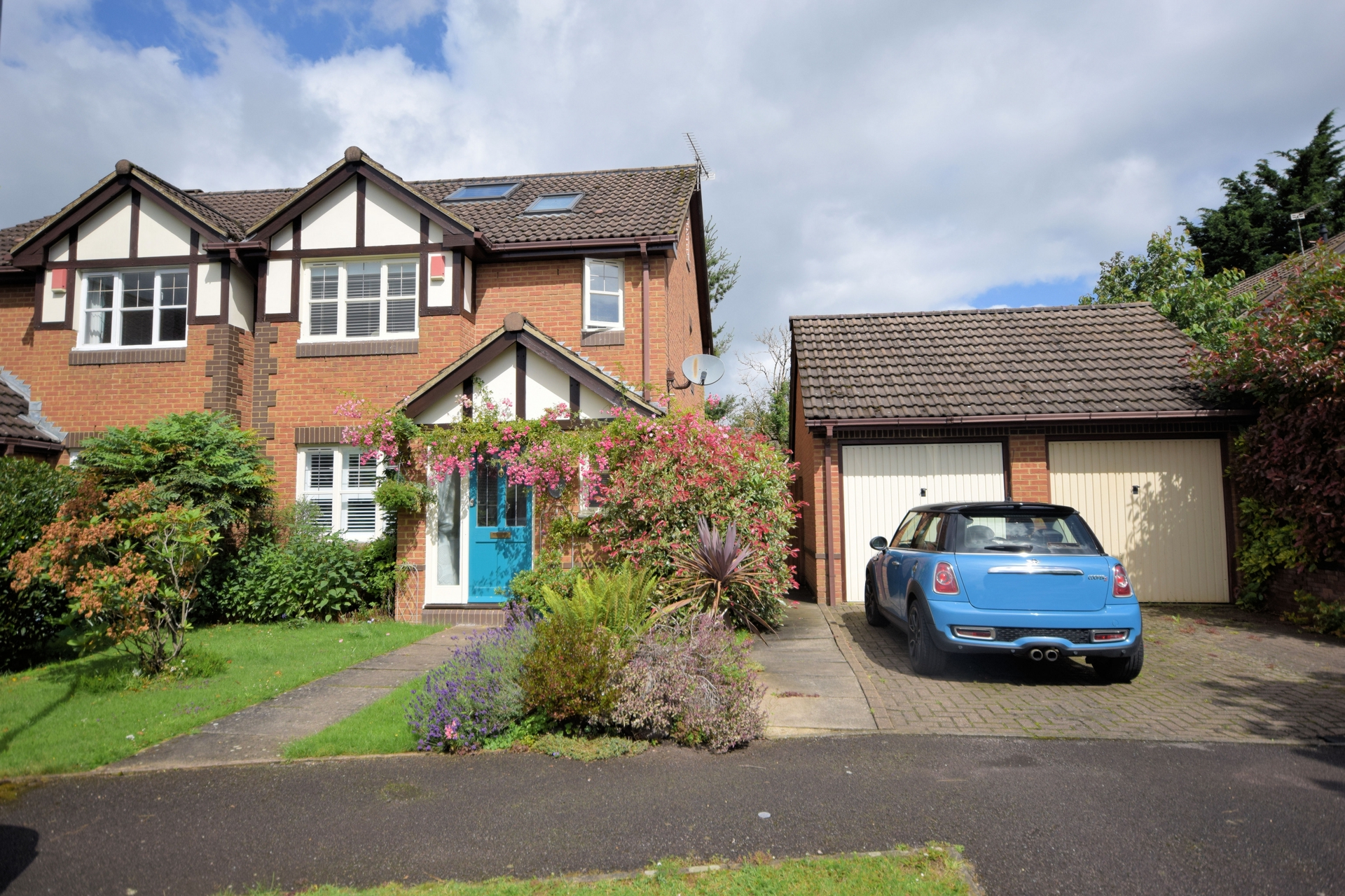 Property For Sale Collingwood Drive, London Colney, AL2 4 Bedroom