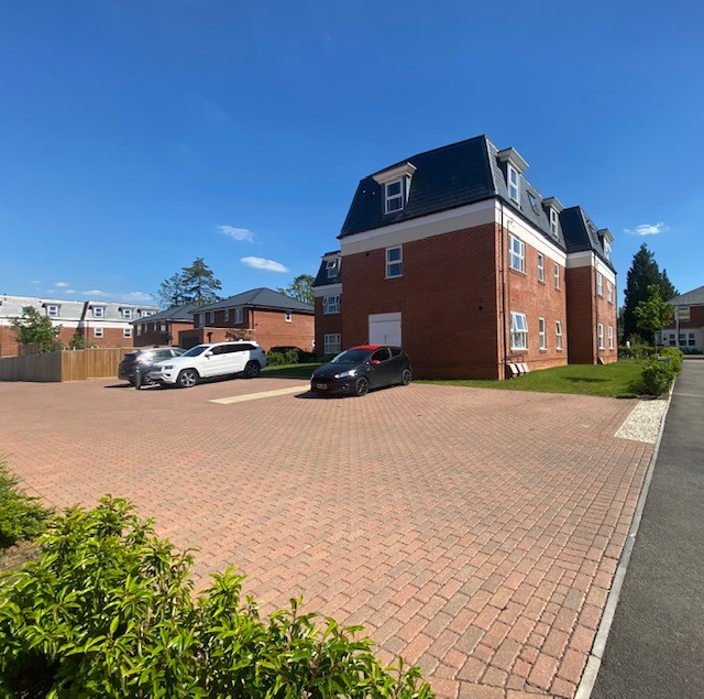 Property For Sale , Shenley, WD7 2 Bedroom Flat through Oliver