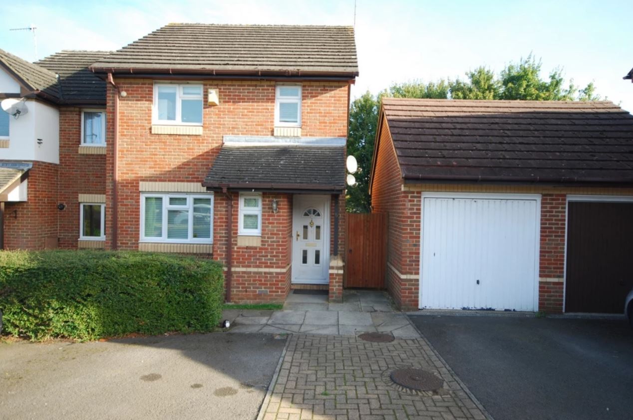 Property For Sale de Havilland Court, Porters Park, WD7 3 Bedroom