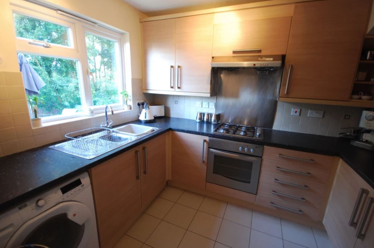 Property For Sale de Havilland Court, Porters Park, WD7 3 Bedroom