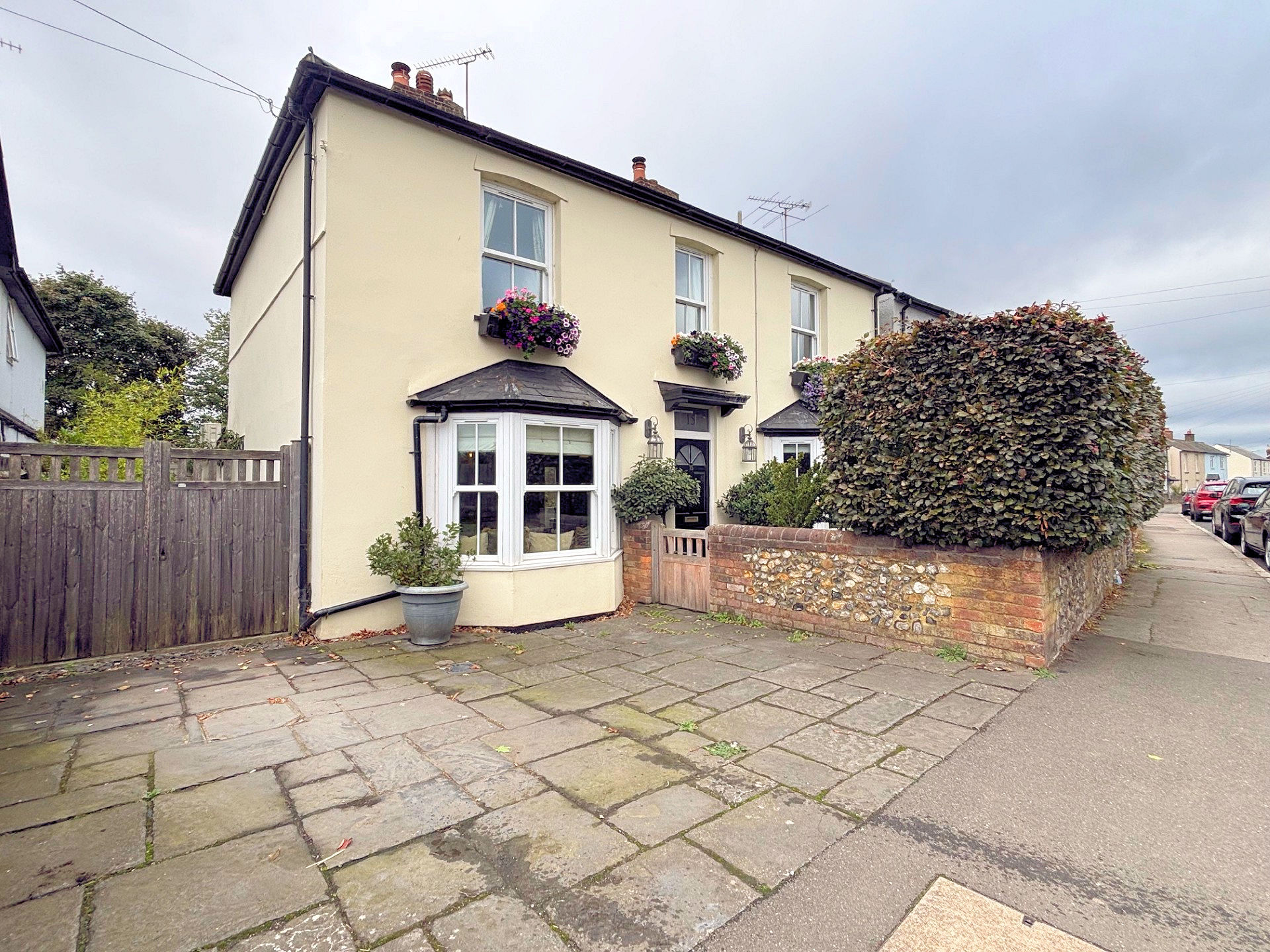 High Street Colney Heath St Albans AL4