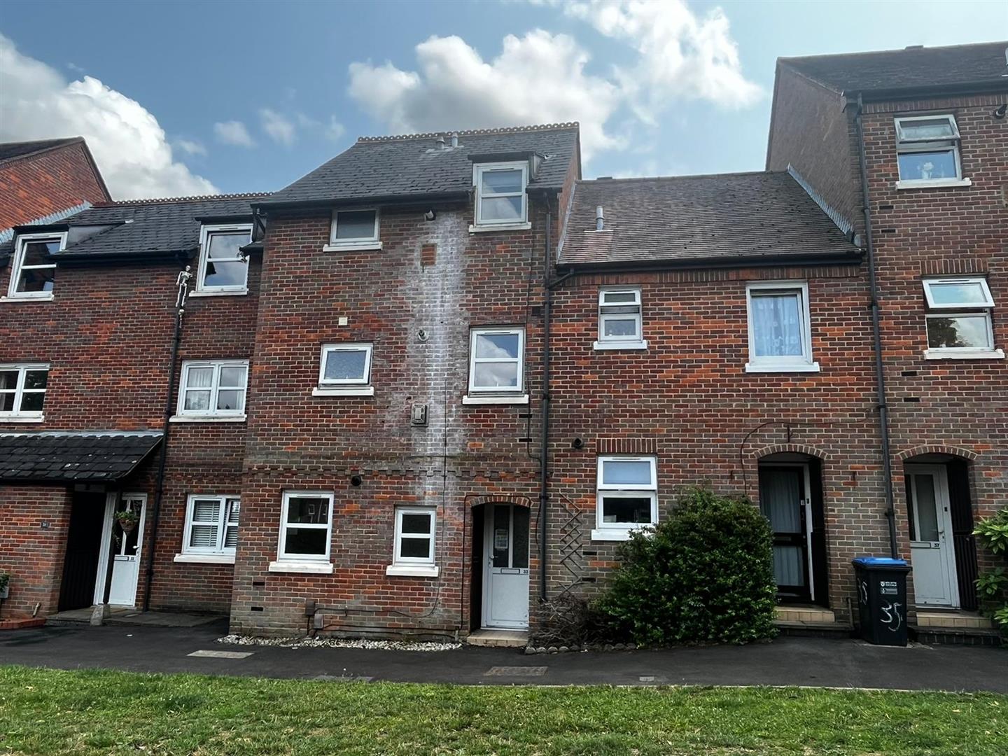 The Broadway Hatfield AL9