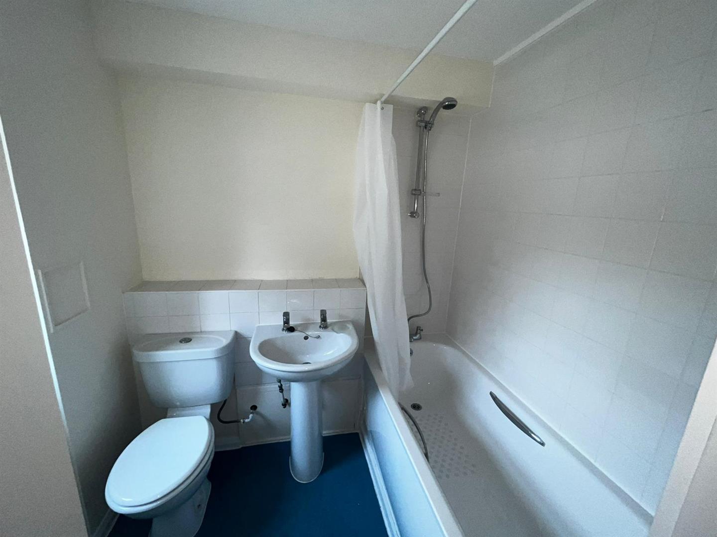 Bathroom ll.jpg
