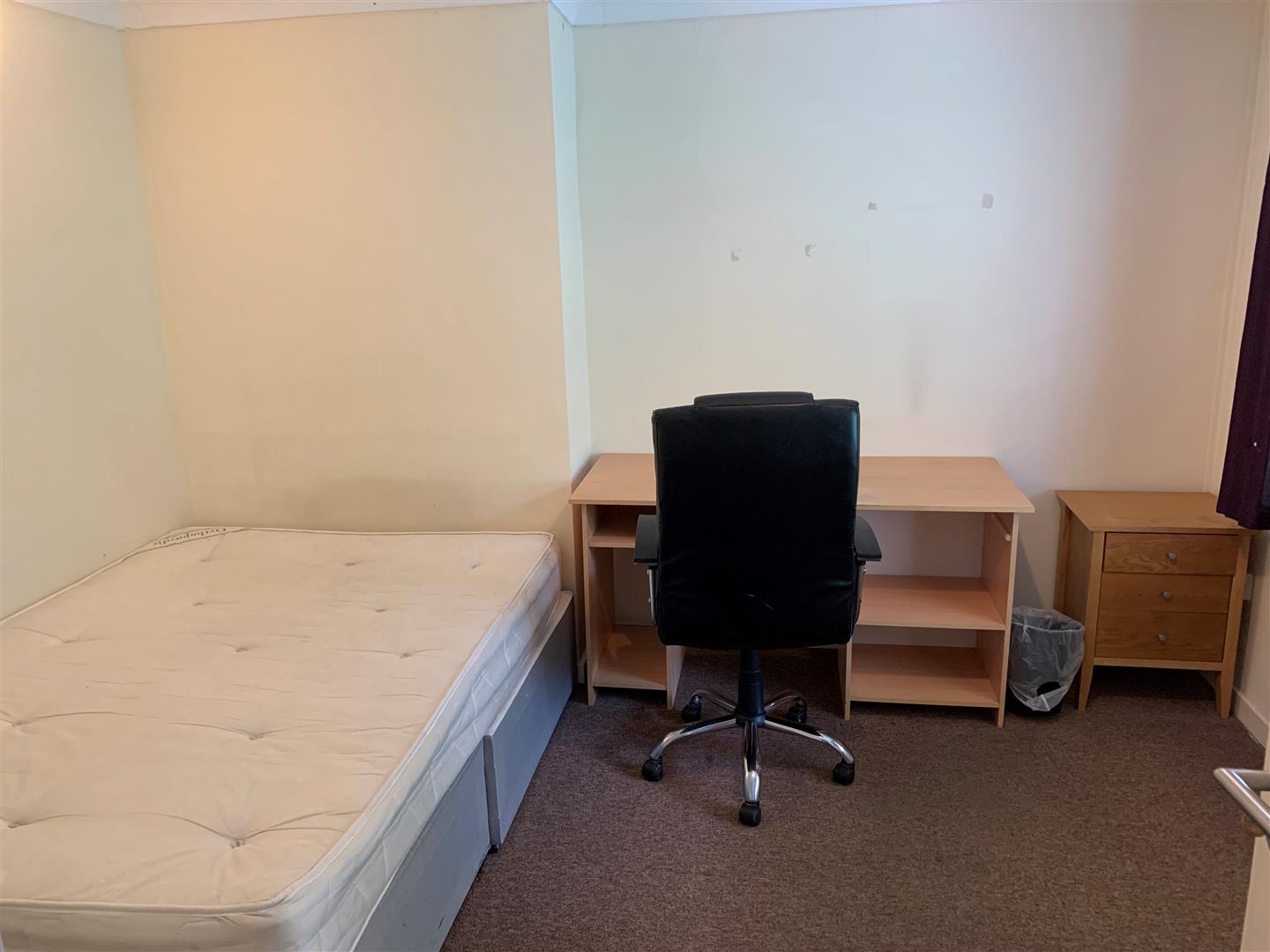 bed 1.jpg