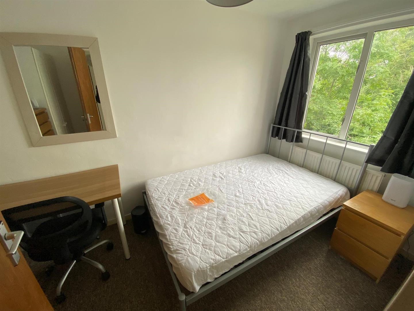 bedroom 4.jpg