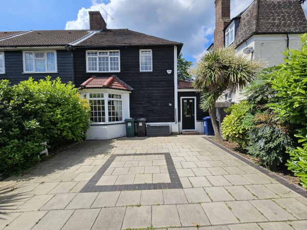 Edgware HA8