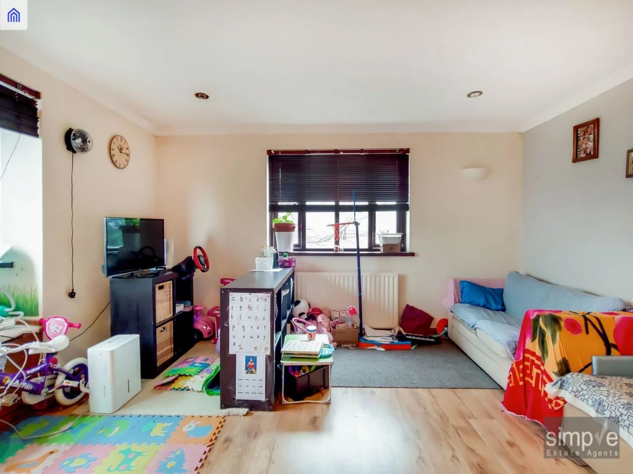 sim-001967-p-w-5oy0ofyik