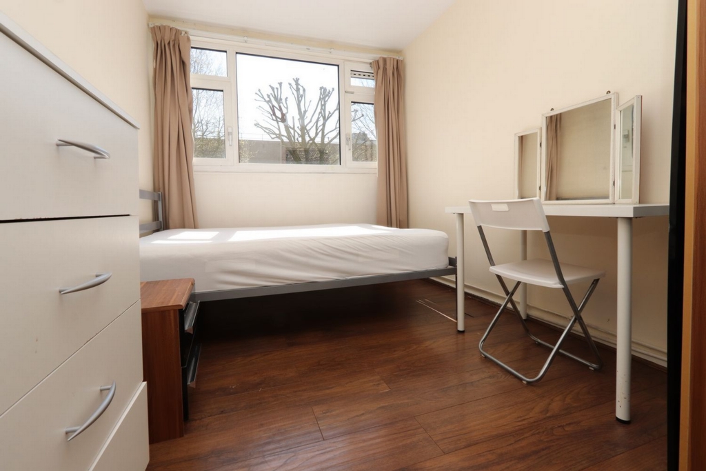 Similar Property: Double room - Single use in Island Gardens