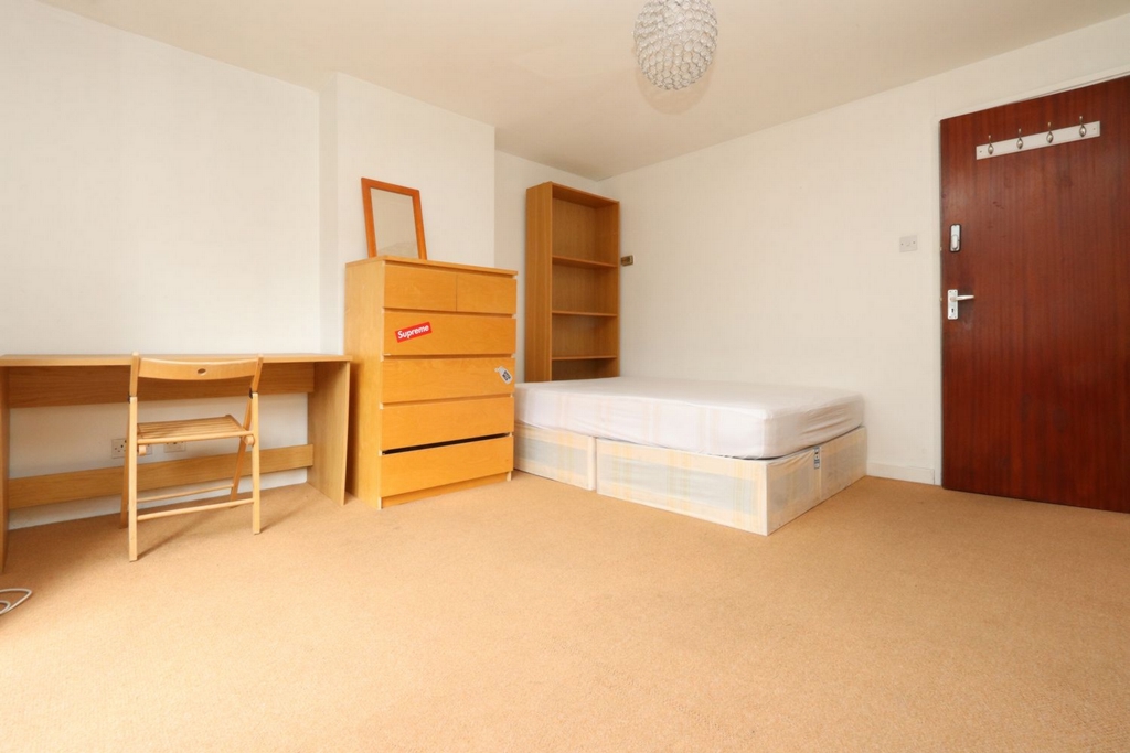 Similar Property: Double Room in Island Gardens