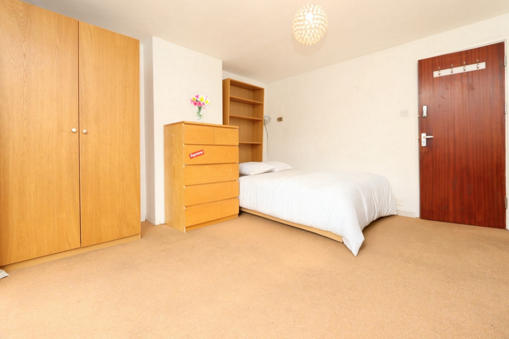 Similar Property: Double Room in Island Gardens