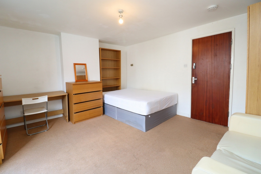 Similar Property: Double Room in Island Gardens