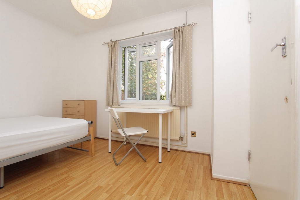 Similar Property: Double room - Single use in Leyton