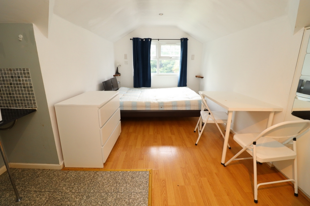 Similar Property: Ensuite Double Room in Canada Water