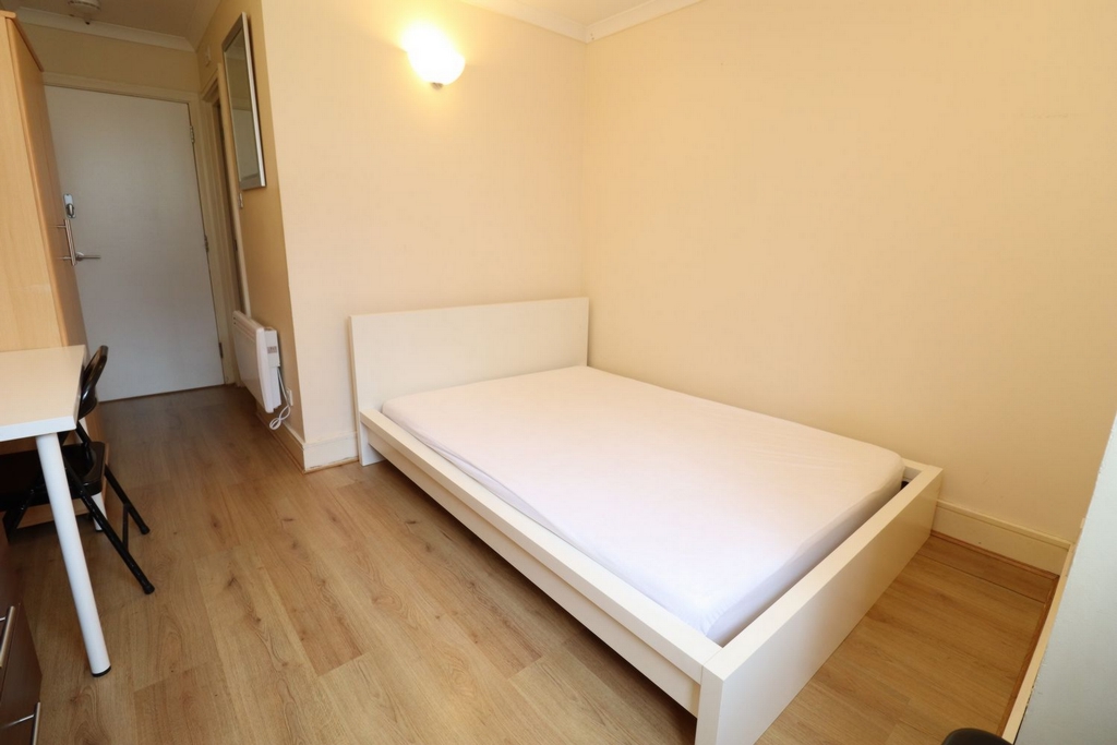 Similar Property: Ensuite Double Room in Stepney Green