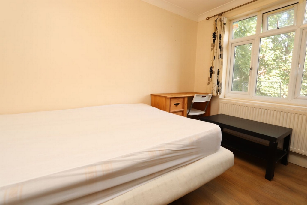 Similar Property: Ensuite Single Room in Wood Green