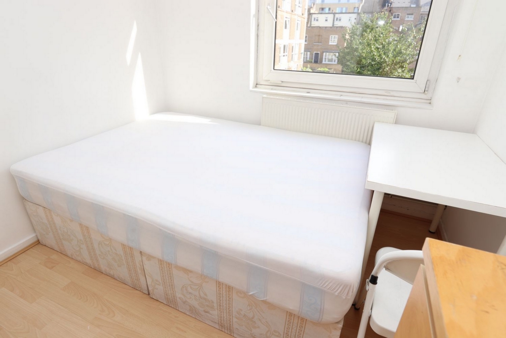 Similar Property: Double room - Single use in Bow