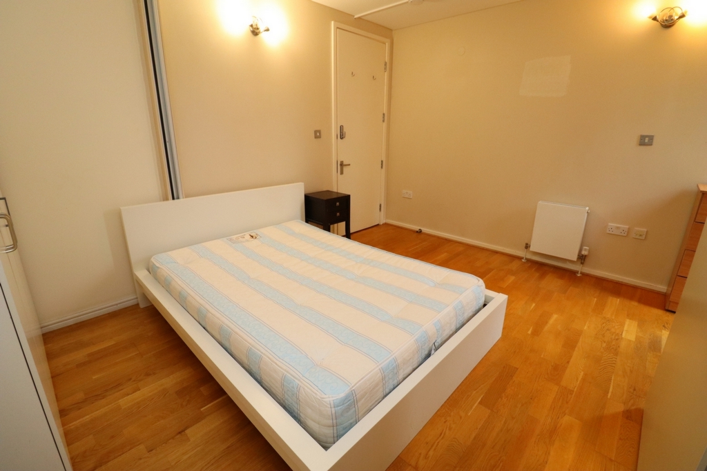 Similar Property: Double room - Single use in 