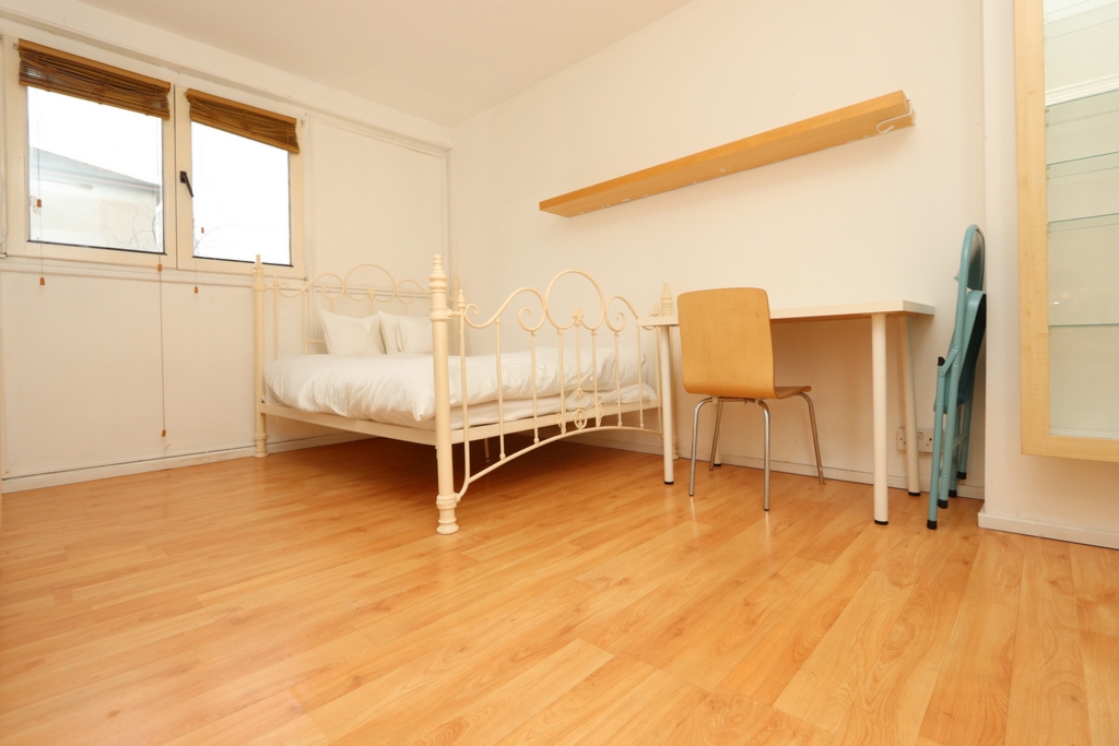 Similar Property: Double room - Single use in Mudchute/Canary Wharf Similar Property: Double room - Single use in Mudchute/Canary Wharf