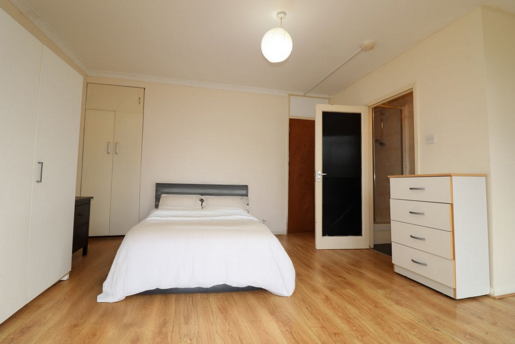 Similar Property: Ensuite Double Room in Langdon Park