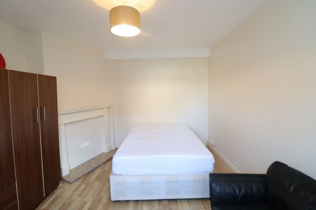 Property To Rent Cardale Street, Crossharbour, South Quay, E14 Double