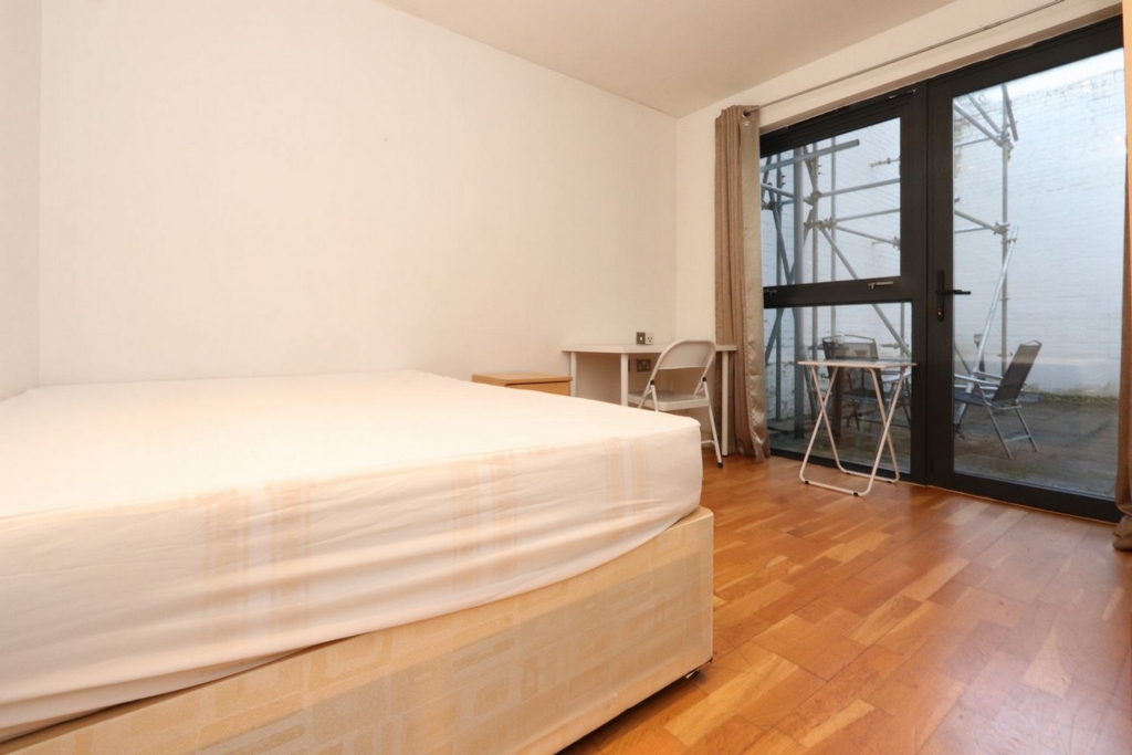 Similar Property: Double room - Single use in Tower Gateway