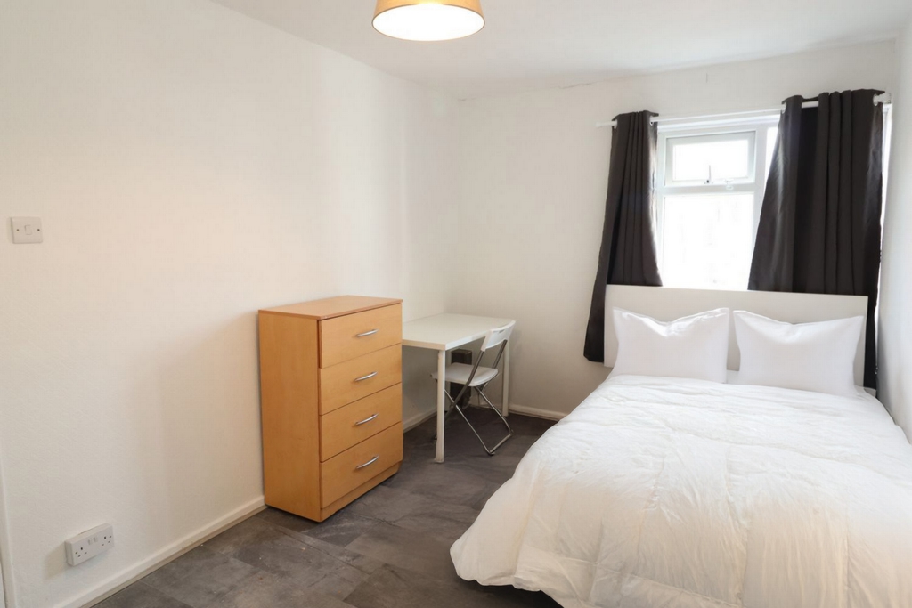 Similar Property: Double room - Single use in Hainault