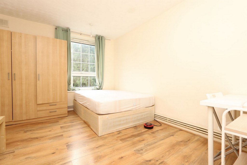 Similar Property: Double room - Single use in Mudchute, Isle of Dogs