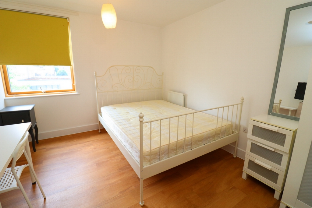 Similar Property: Double Room in South Quay,Isle of Dogs