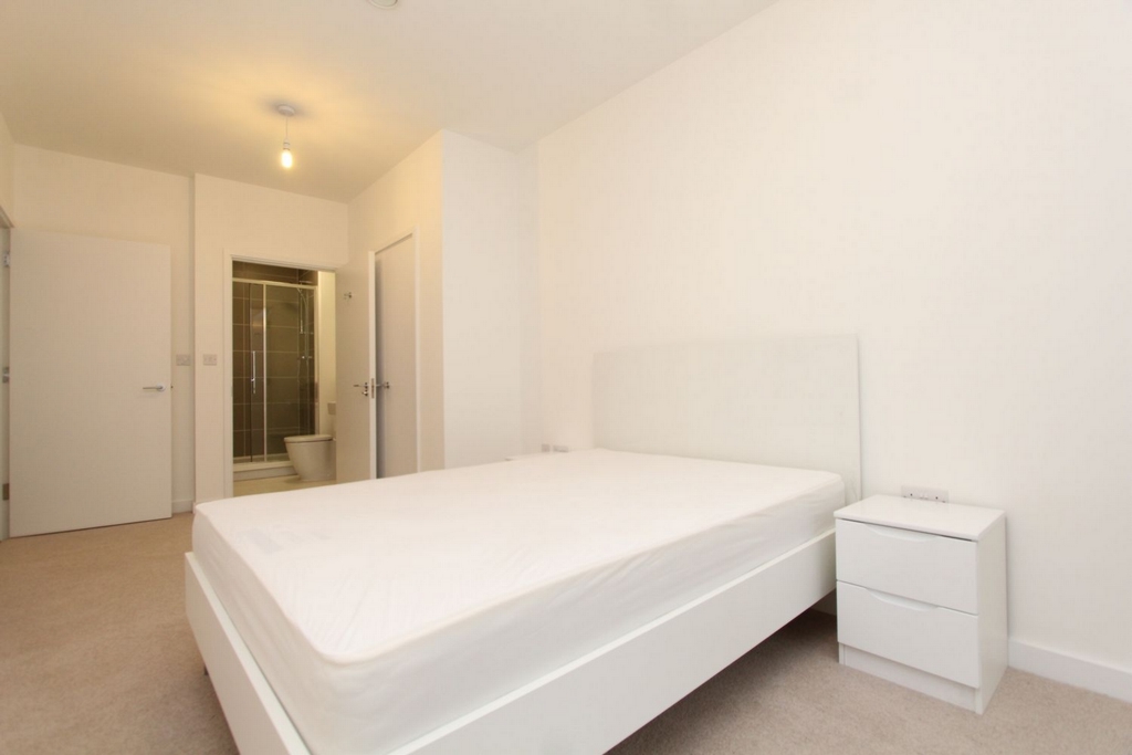 Similar Property: Ensuite Double Room in London City Airport,Gallions Reach