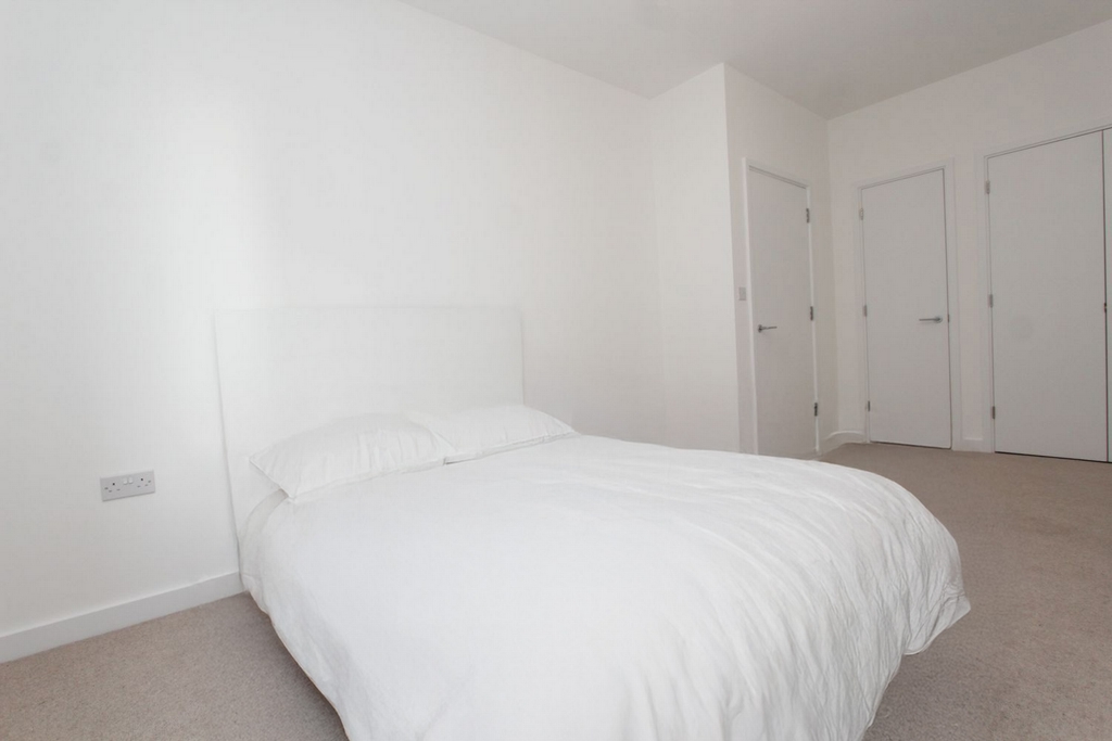 Similar Property: Double room - Single use in London City Airport,Gallions Reach