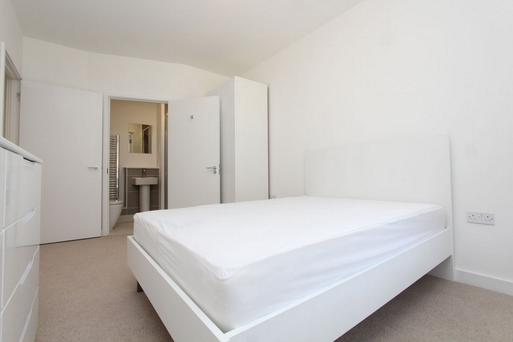 Similar Property: Ensuite Double Room in London City Airport