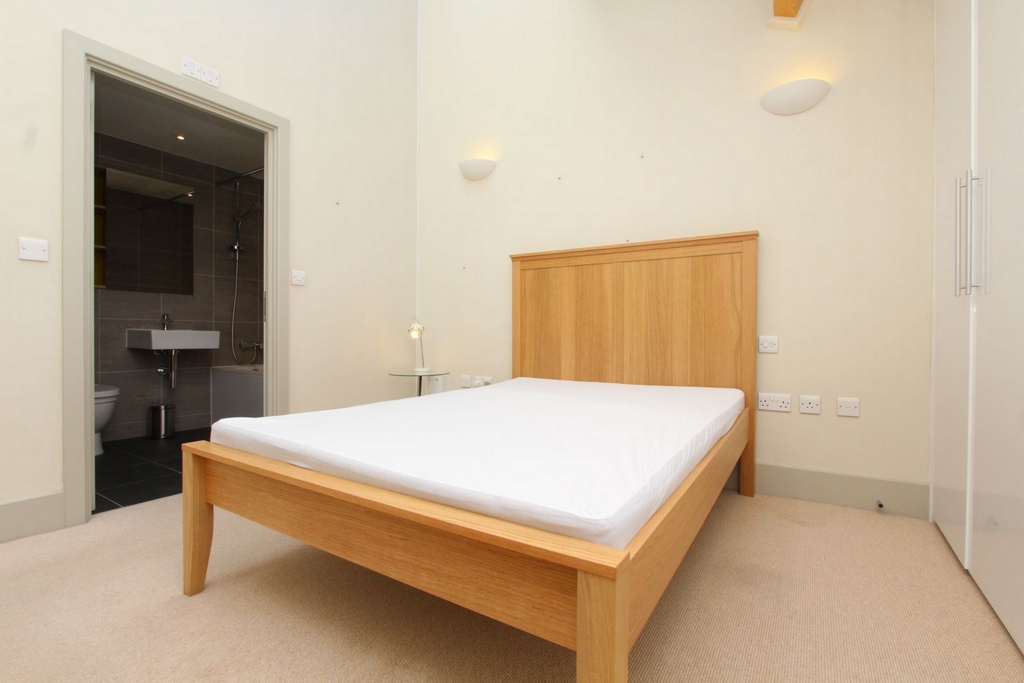 Similar Property: Ensuite Double Room in Woolwich