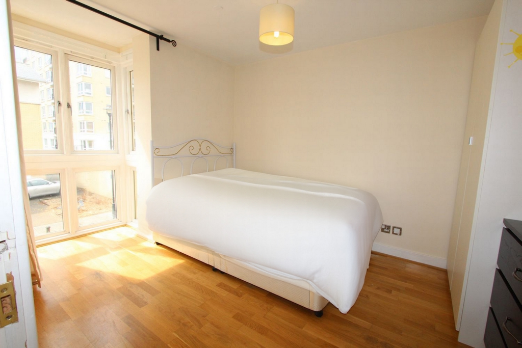 Property photo: Jamestown Way, E14