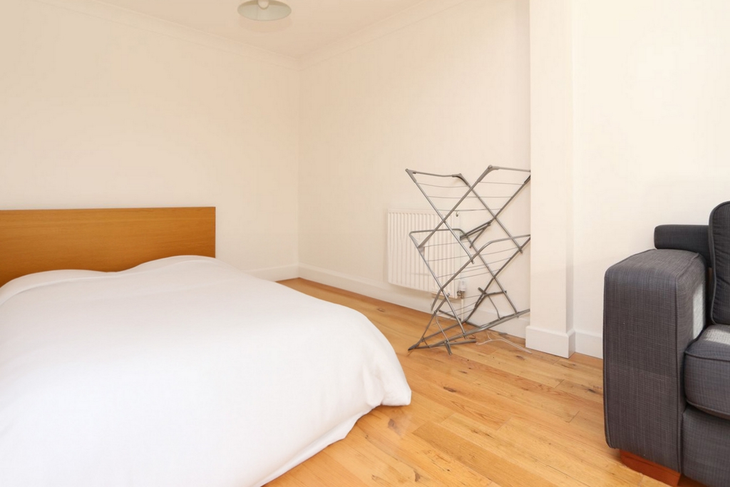 Property photo: Jamestown Way, E14