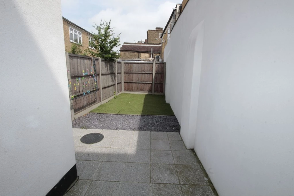 Photo 10