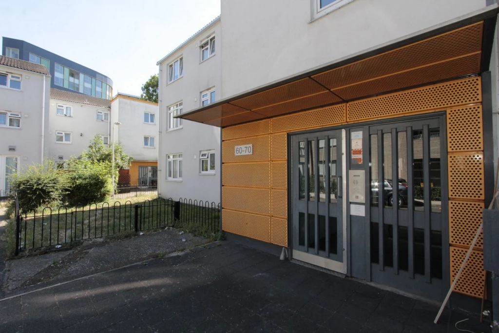 Photo 8