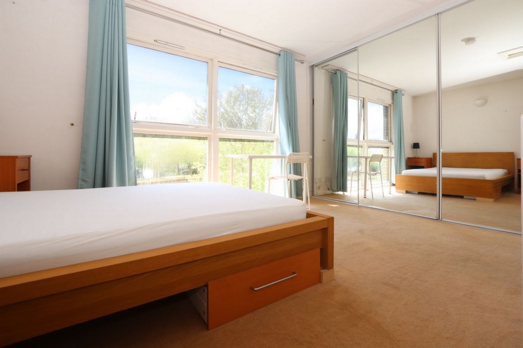 Similar Property: Ensuite Double Room in Crossharbour,Canary Wharf