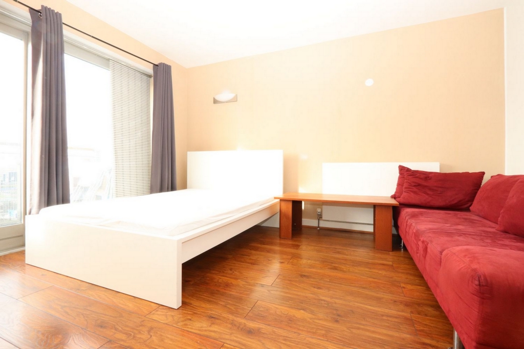 Similar Property: Double room - Single use in North Greenwich