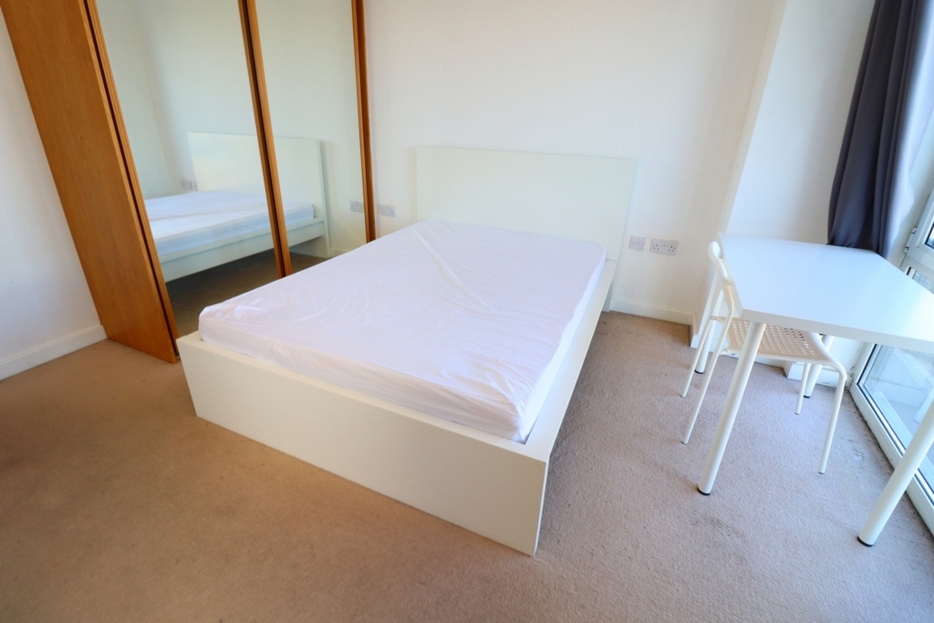 Similar Property: Double room - Single use in North Greenwich