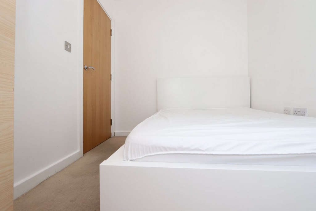 Similar Property: Single Room in North Greenwich
