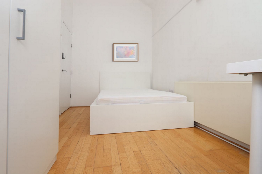 Similar Property: Double room - Single use in North Greenwich