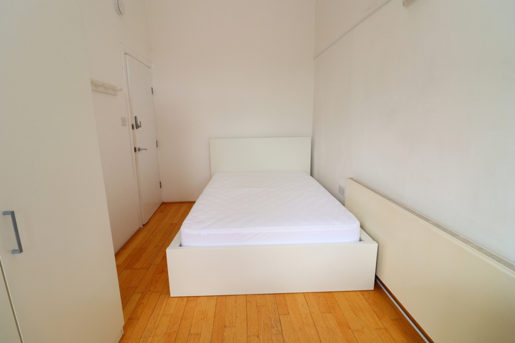 Similar Property: Double room - Single use in North Greenwich