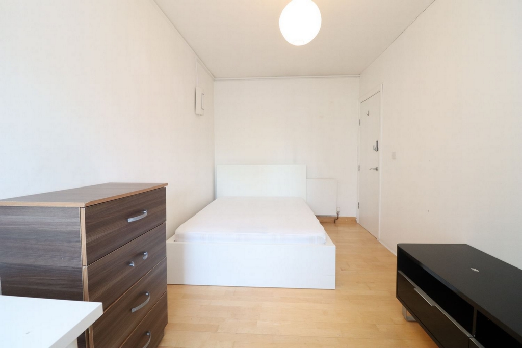 Similar Property: Double room - Single use in North Greenwich