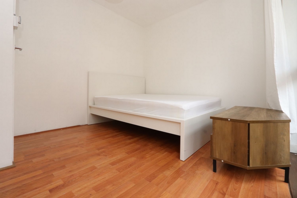 Property photo: 4 Barchester Street, E14