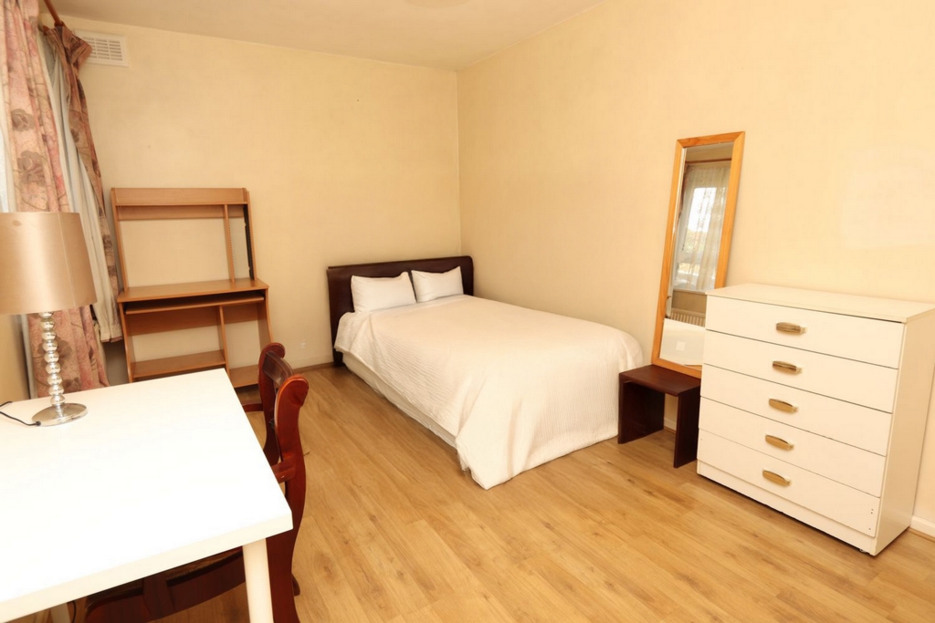Similar Property: Double room - Single use in Kilburn High Road