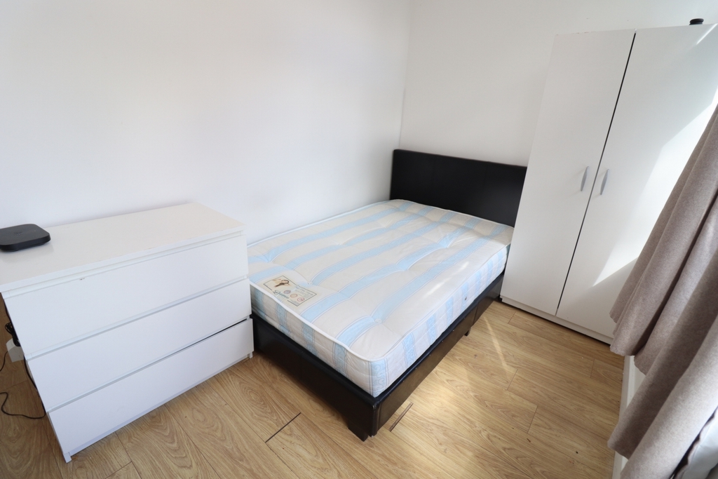 Similar Property: Double room - Single use in Kilburn Park