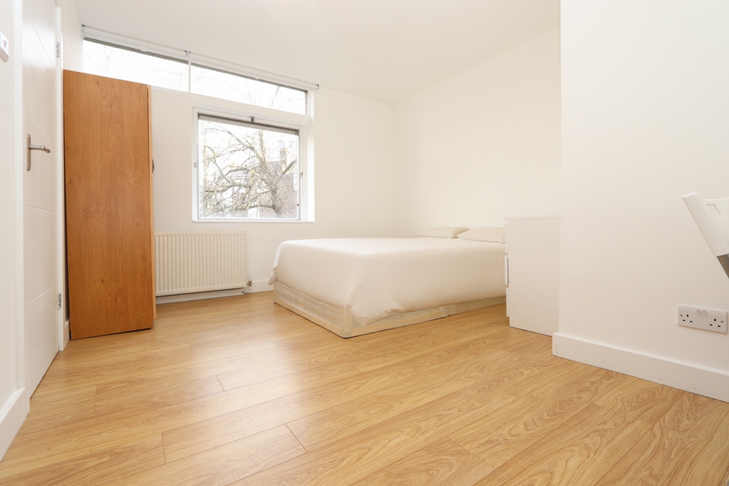 Similar Property: Ensuite Double Room in Kilburn Park