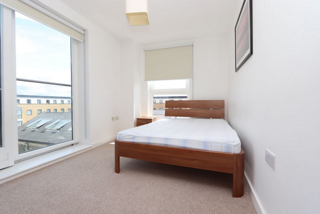 Similar Property: Double room - Single use in Island Gardens