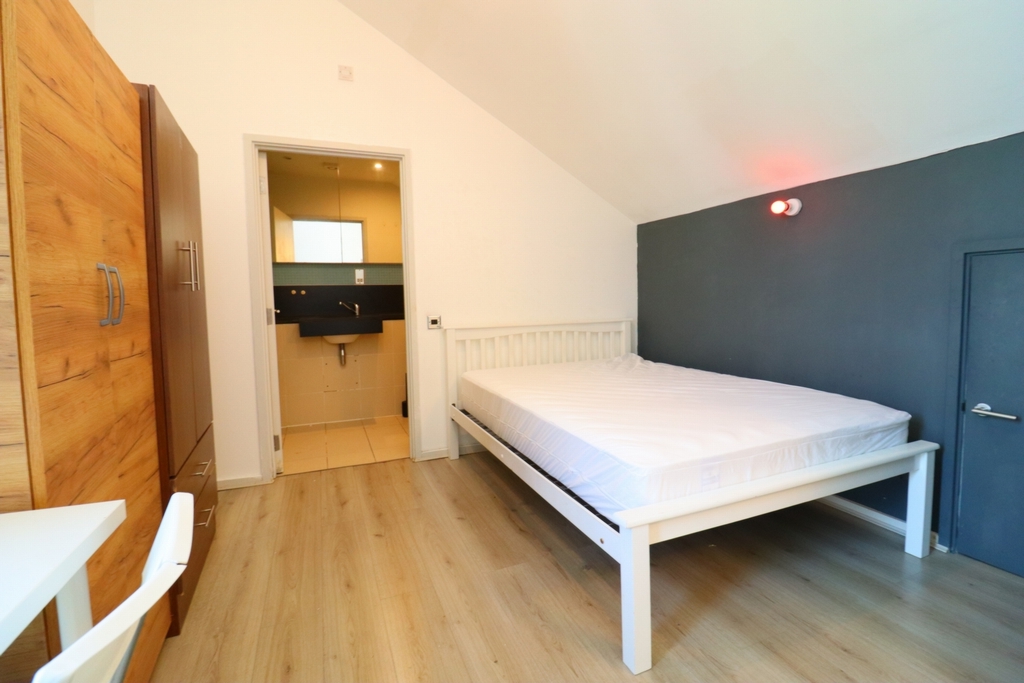 Similar Property: Ensuite Double Room in Greenwich